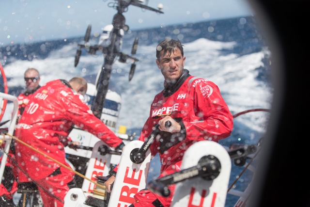 Volvo Ocean Race – załoga MAPFRE wybiera Helly Hansen